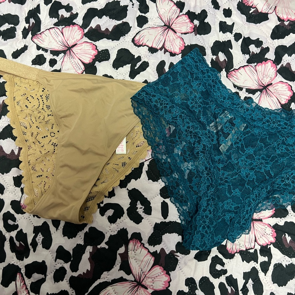 Pink & victoria’s Secret underwater